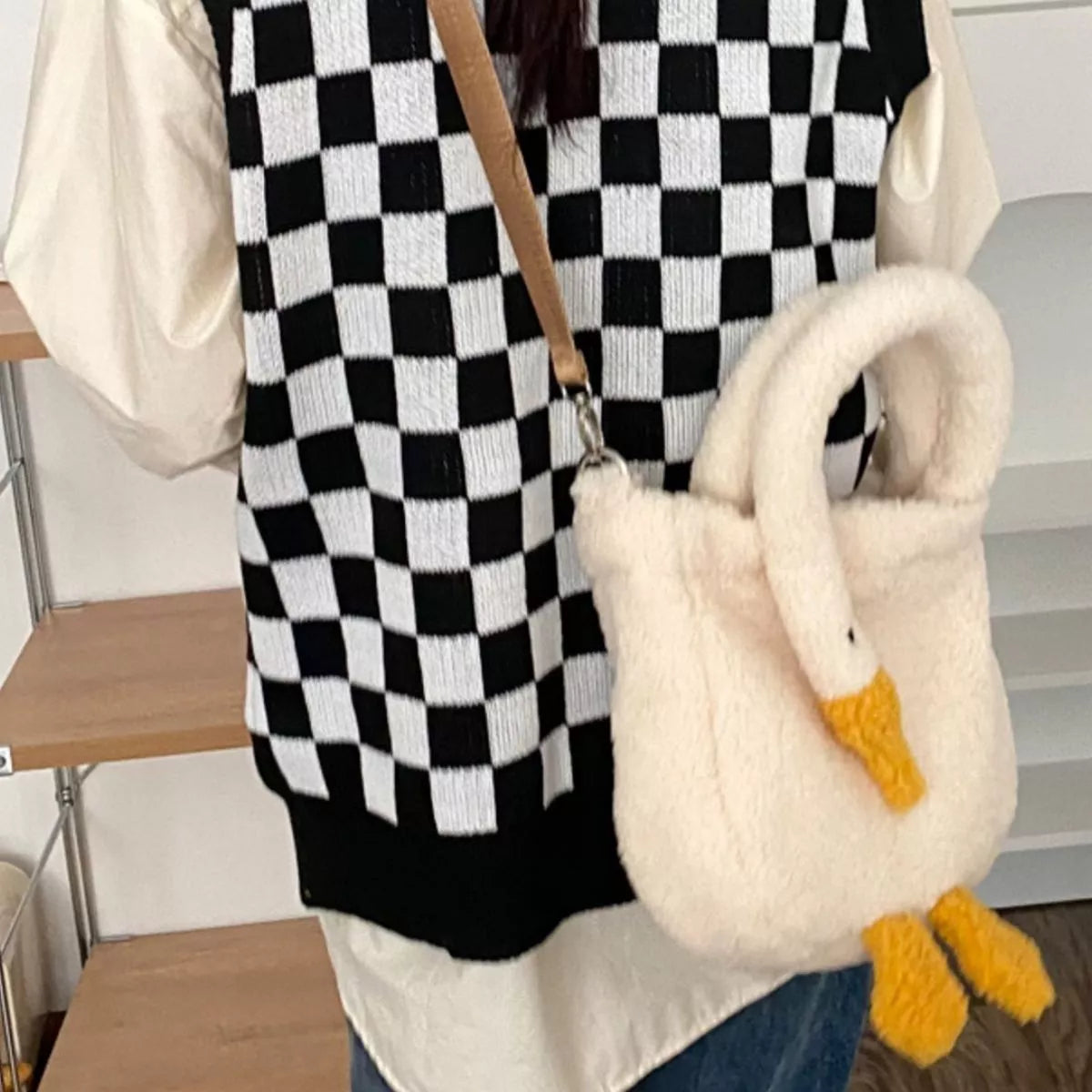 Swan-shaped plush mini handbag