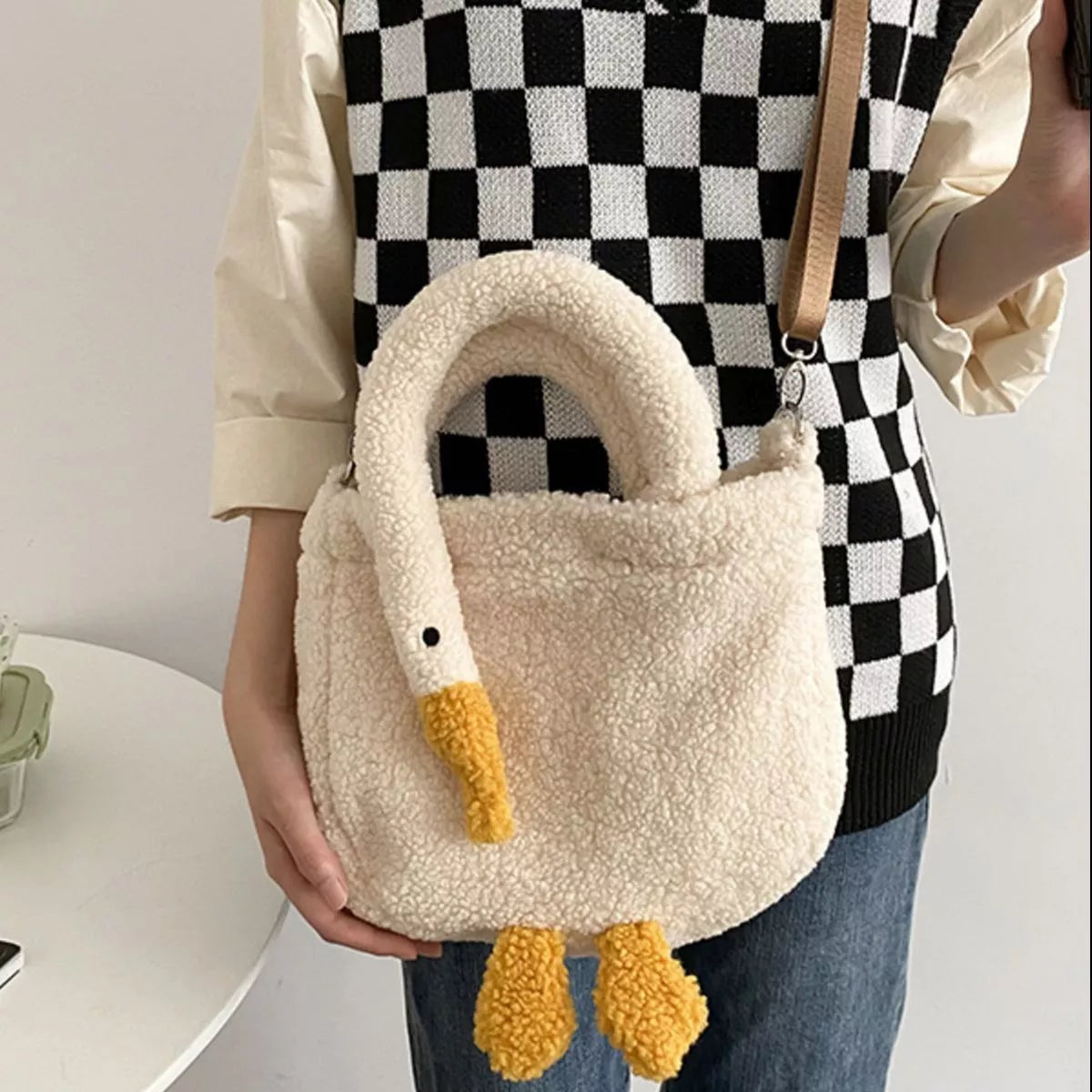 Swan-shaped plush mini handbag