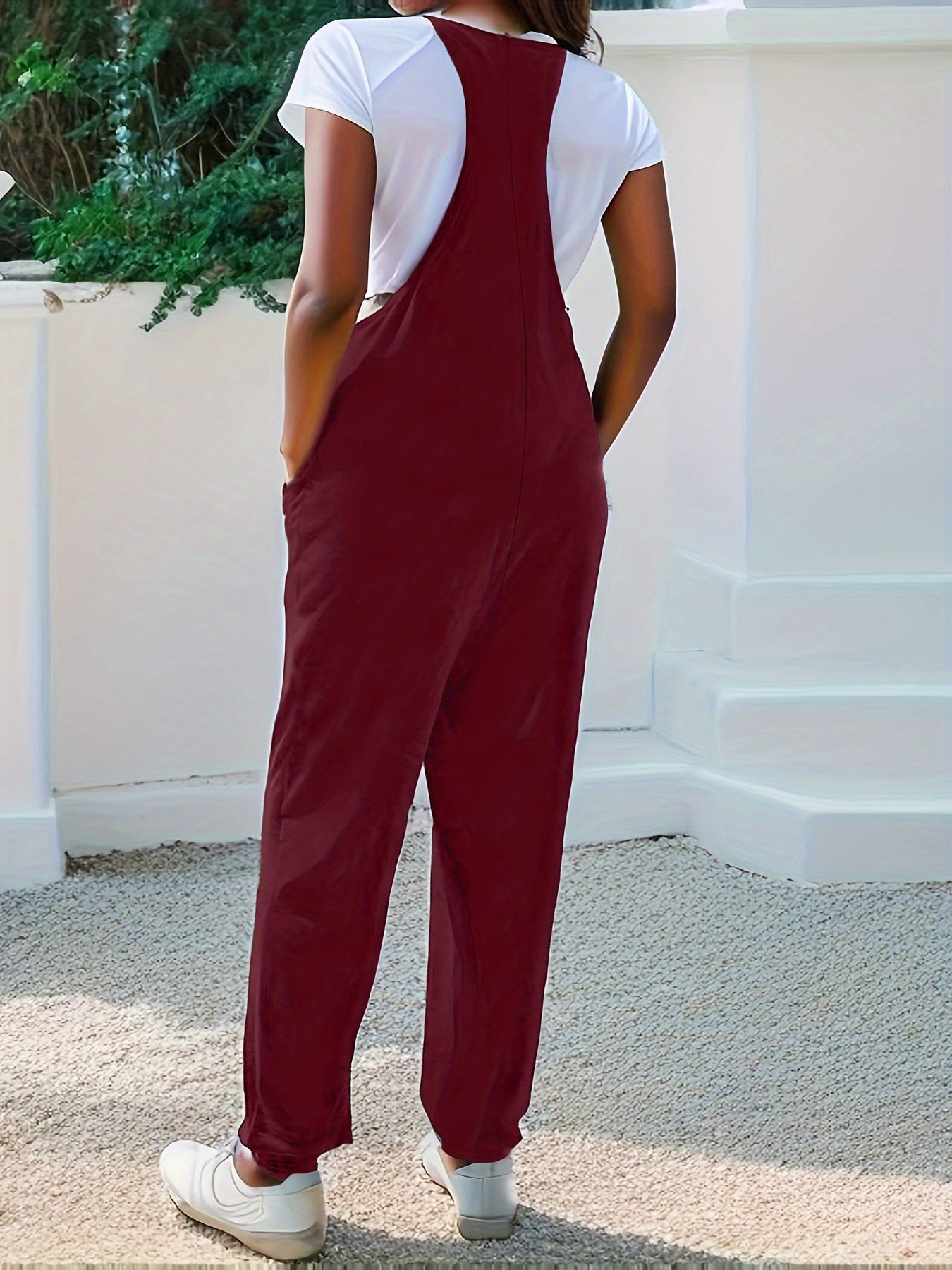 Relaxed sleeveless pocket jumpsuit with loose fit