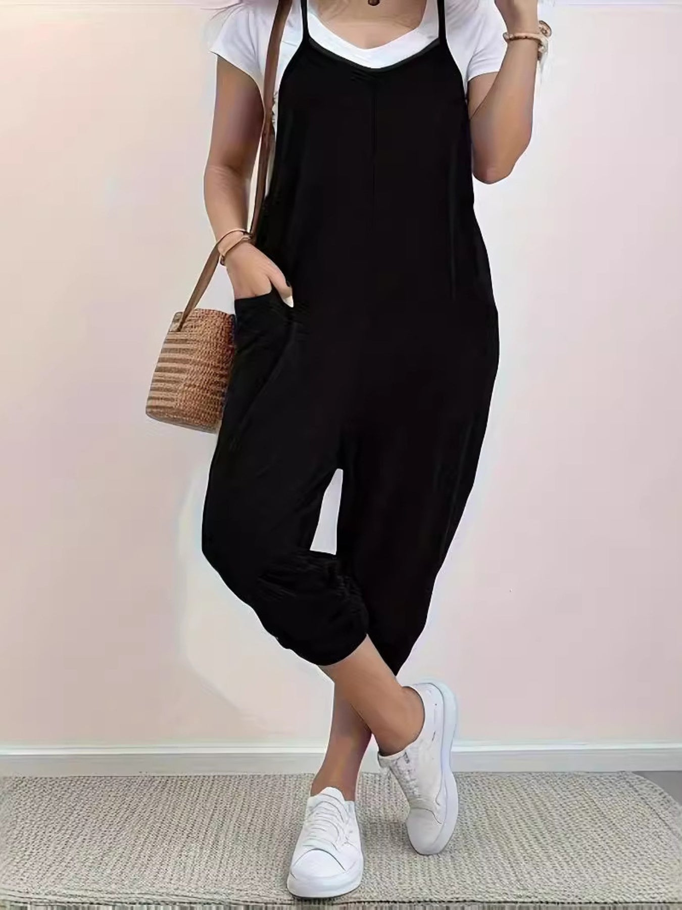 Relaxed sleeveless pocket jumpsuit with loose fit