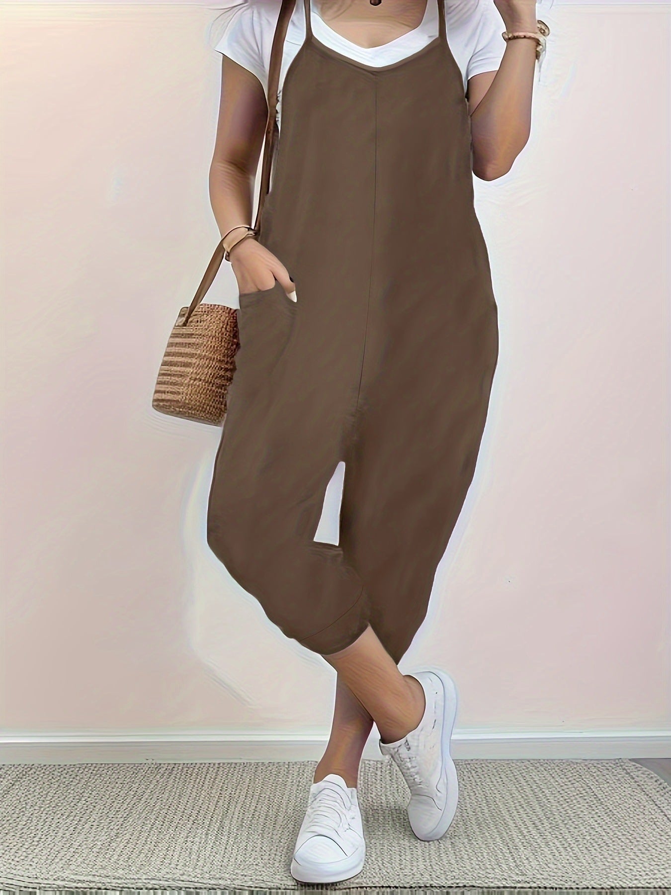 Relaxed sleeveless pocket jumpsuit with loose fit