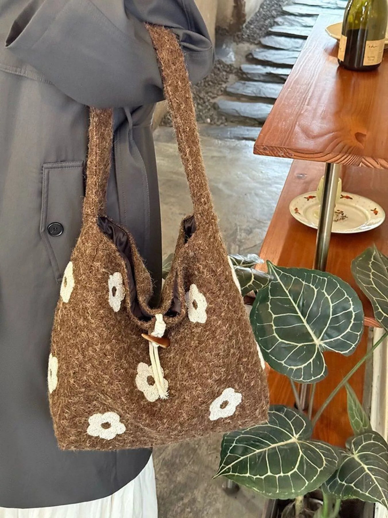Plush drawstring tote bag with flower details and soft texture, large size.