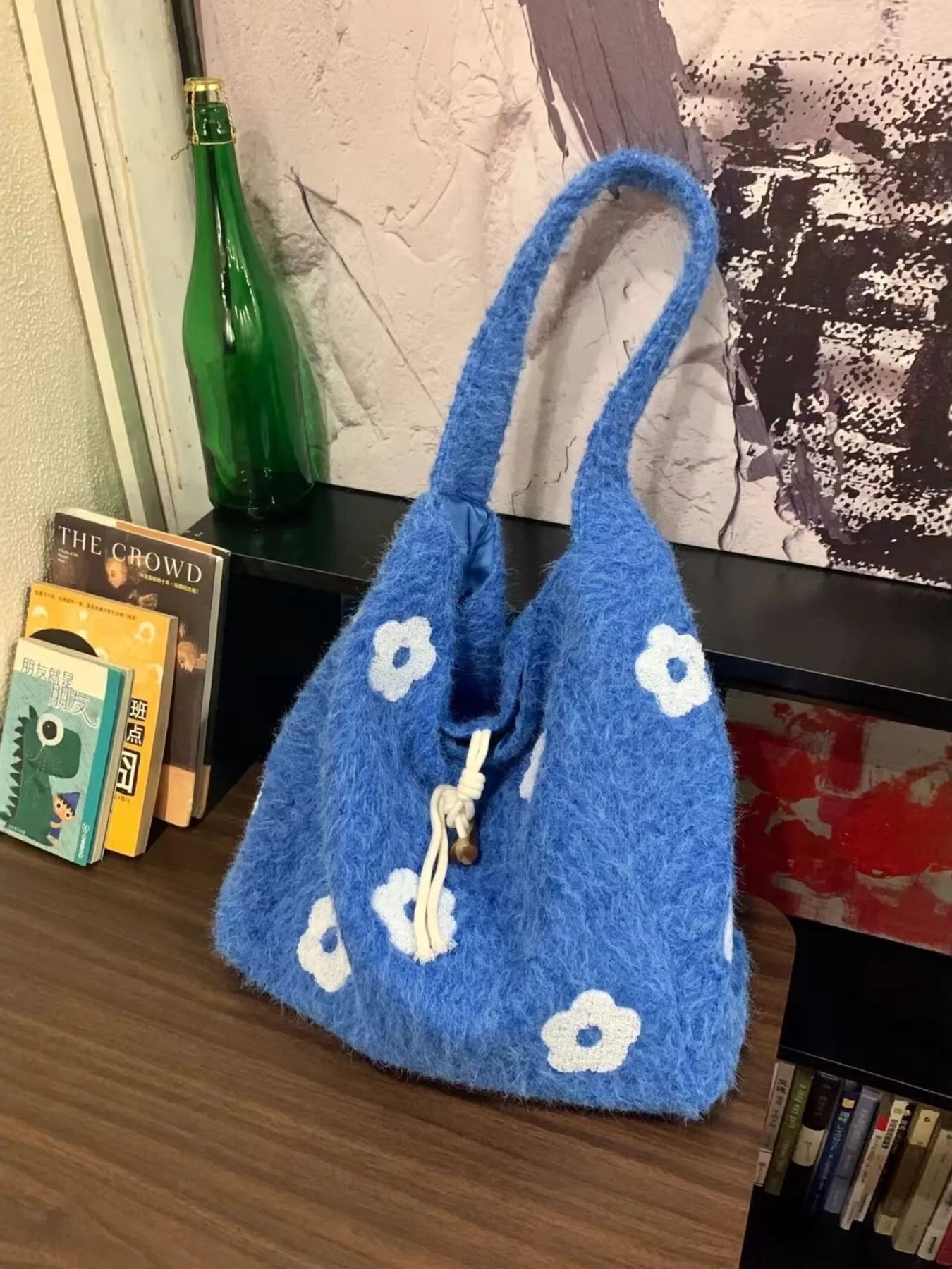Plush drawstring tote bag with flower details and soft texture, large size.