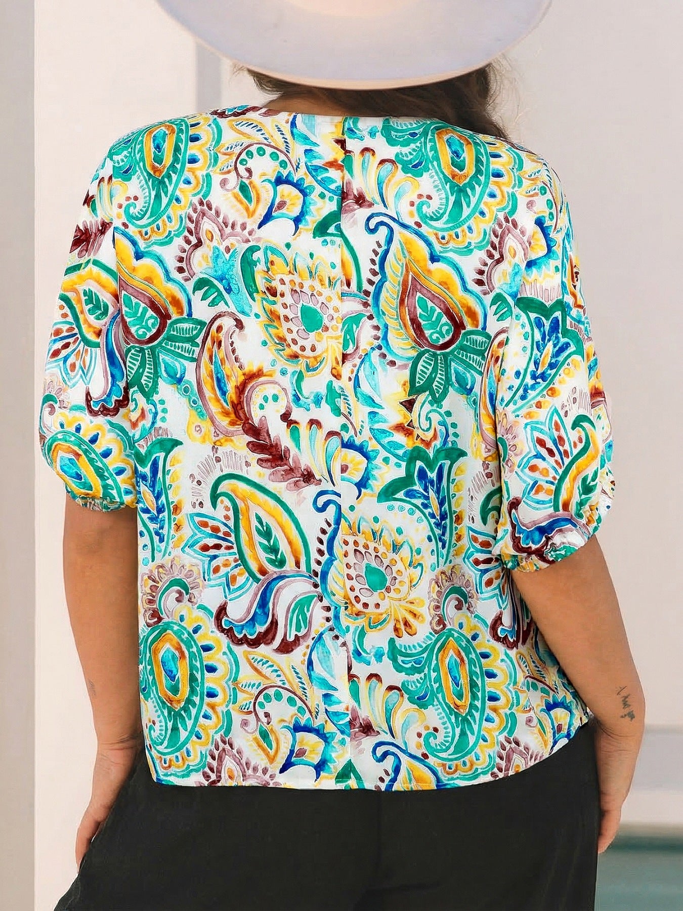 Relaxed short sleeve blouse with colorful paisley print